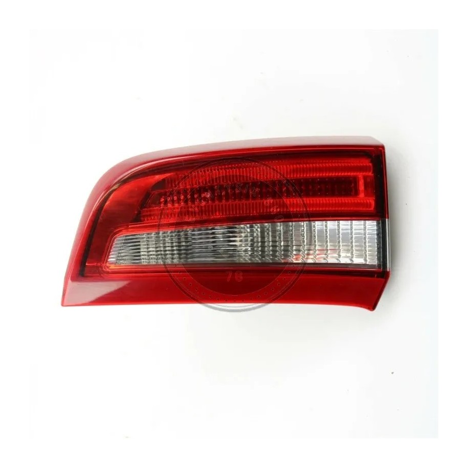 Volvo gyári alkatrészek, Volvo 30796272 jobb hátsó belső lámpa S60 II.